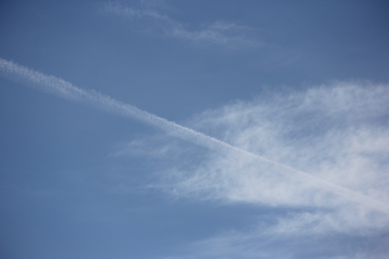 The first chemtrail we saw in Uruguay three 9-10-2014.JPG